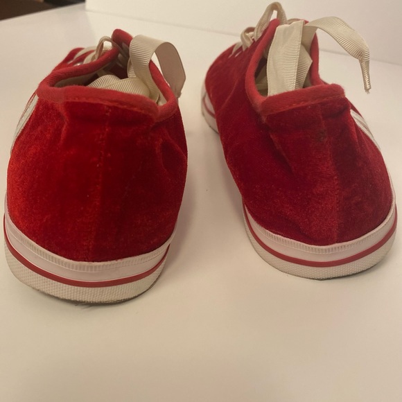 Twiggy London Red Velvet Sneaker size 11w - Picture 9 of 10